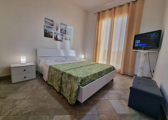 Al Vecchio Carrubo - Lovely 2-Rooms House & Patio